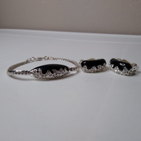 Decorative Matching Bracelet And Clip On Earring Set - Picture 2 of 16